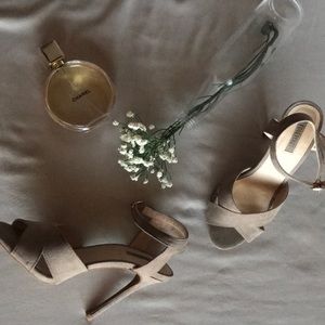 Tan suede heels size 6